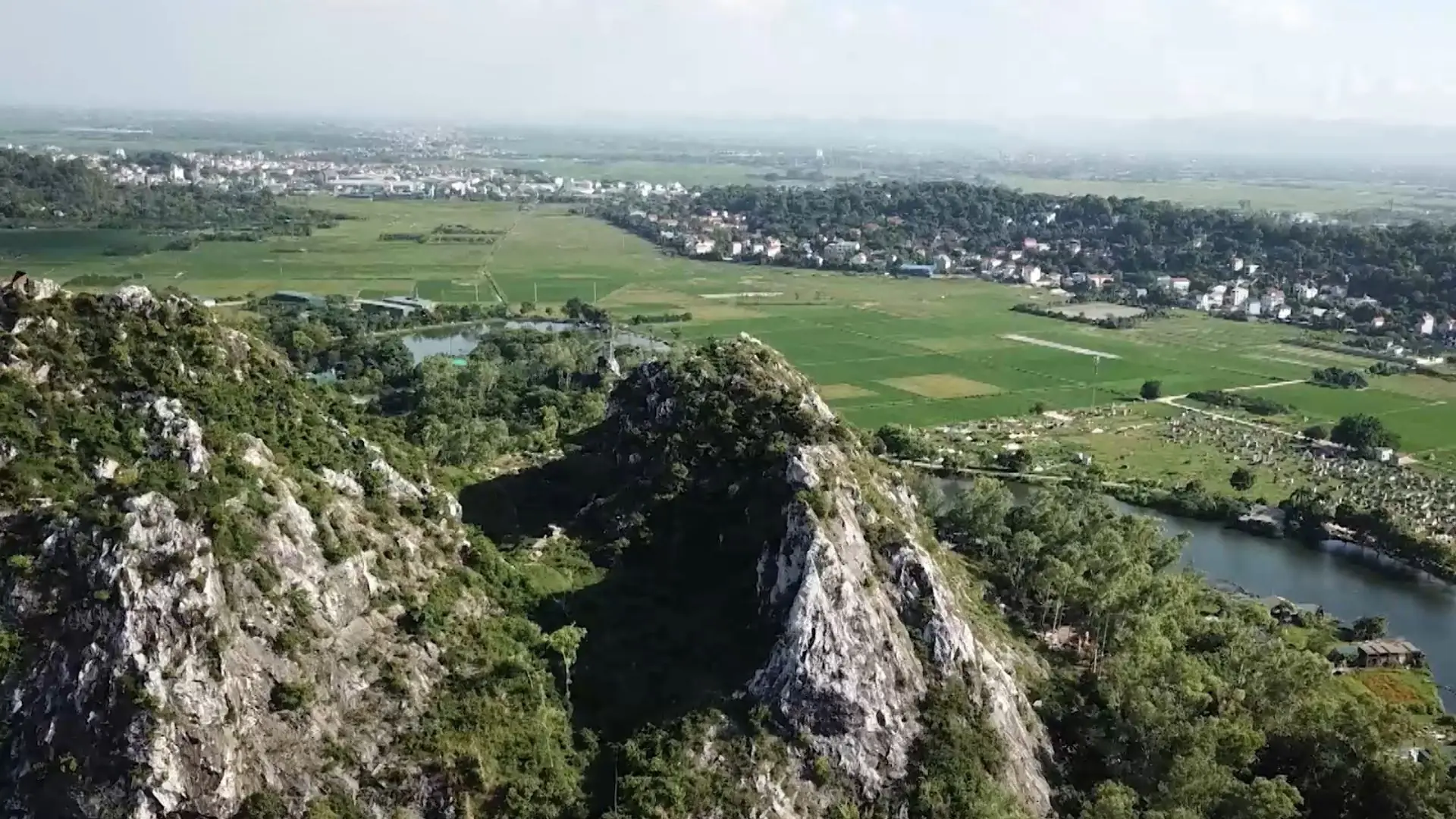 Núi Trầm - Cao nguyên đá thu nhỏ của Thủ đô